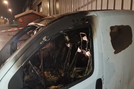 Bestelbus in brand in Den Helder