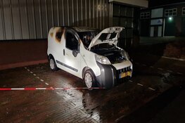 Bestelbus in brand in Den Helder