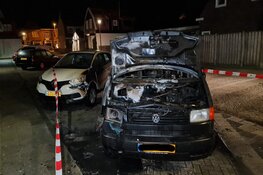 Twee voertuigen in brand in Den Helder