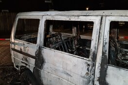 Twee voertuigen in brand in Den Helder