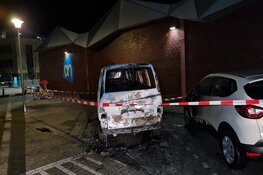 Twee voertuigen in brand in Den Helder