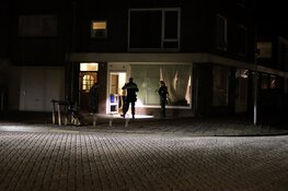 Stenen door voorruit van woning in Den Helder