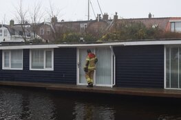 Wateroverlast op woonboot in Den Helder