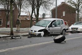 Wiel afgebroken bij botsing in Den Helder
