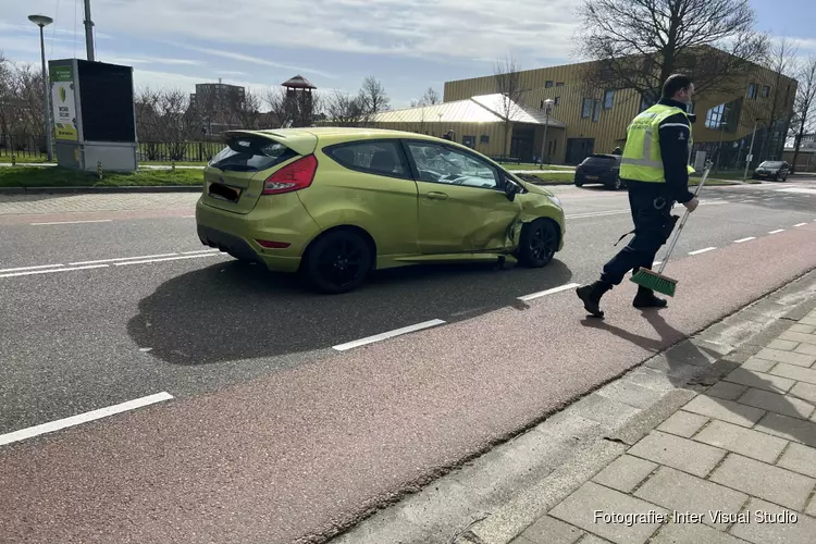 Twee auto&#39;s in botsing in Den Helder