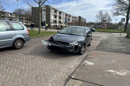 Twee auto&#39;s in botsing in Den Helder