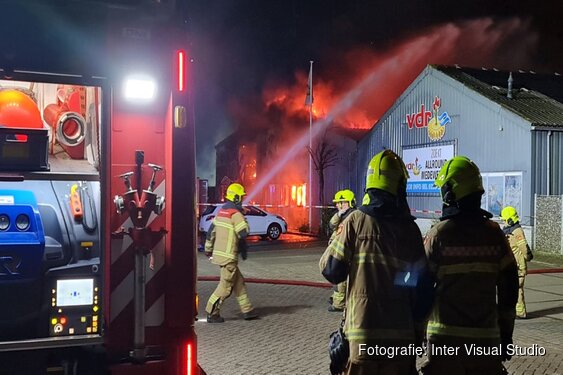 Grote brand in Anna Paulowna; loods in brand