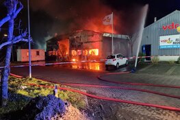 Grote brand in Anna Paulowna; loods in brand