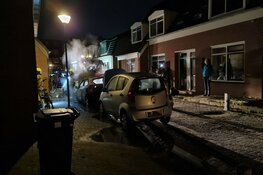 Opnieuw auto door brand verwoest in 1e Vroonstraat
