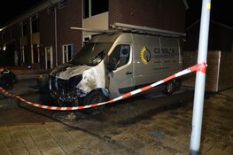 Bestelbus door brandstichting verwoest in Den Helder