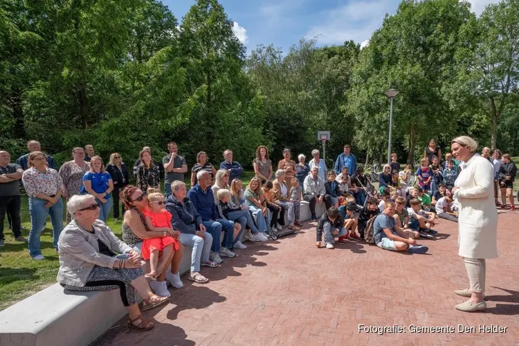 Wethouder Bais opent vernieuwd Van der Vaartplantsoen