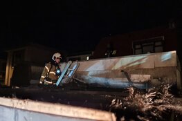Wederom autobrand in Nieuwstraat, en beginnende schuurbrand