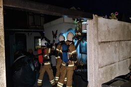 Wederom autobrand in Nieuwstraat, en beginnende schuurbrand
