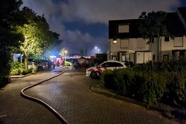 Brandstichting in straat in Den Helder: twee auto`s in brand