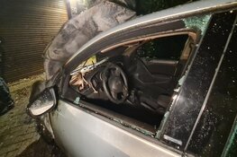 Brandstichting in straat in Den Helder: twee auto`s in brand