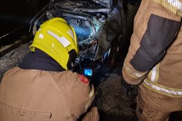 Brandstichting in straat in Den Helder: twee auto`s in brand