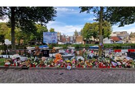 Honderden mensen bij stille tocht voor omgekomen slachtoffer schietpartij