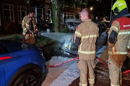 Wederom autobrand in Den Helder, twee voertuigen beschadigd in Krugerstraat