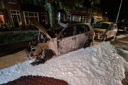 Wederom autobrand in Den Helder, twee voertuigen beschadigd in Krugerstraat