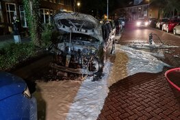 Wederom autobrand in Den Helder, twee voertuigen beschadigd in Krugerstraat