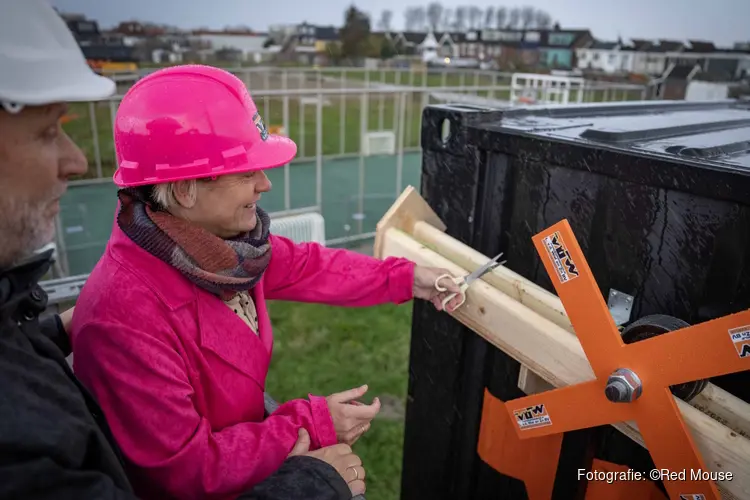 Wethouder Bais geeft startsein nieuwbouwproject Molenwerf