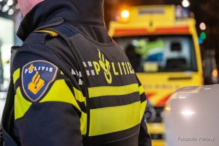 Fietsster zwaargewond na aanrijding met taxi