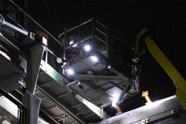 Dakplaten bijna los gewaaid door storm