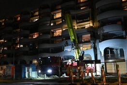 Dakplaten bijna los gewaaid door storm