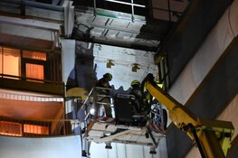 Dakplaten bijna los gewaaid door storm