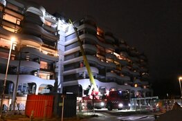 Dakplaten bijna los gewaaid door storm