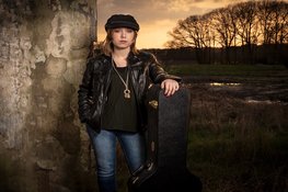 Nienke Dingemans met mede-gitarist Jan van Bijnen bij Rialto Live