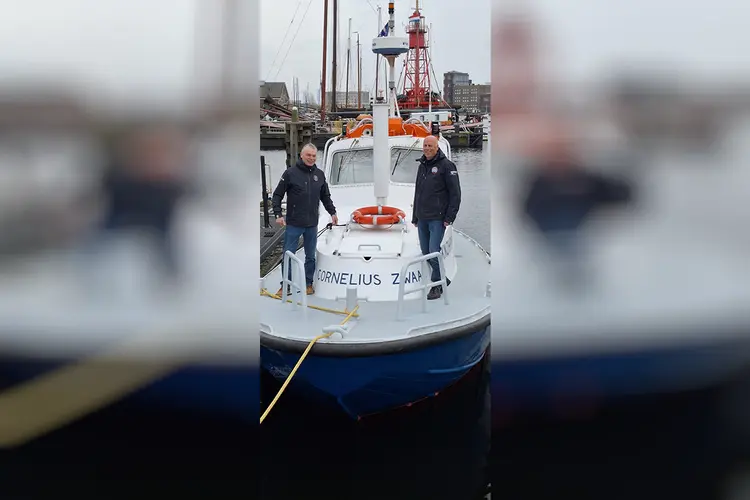Overdracht reddingboot Cornelius Zwaan