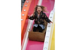 Kermis op het parkeerterrein van F.C. Den Helder