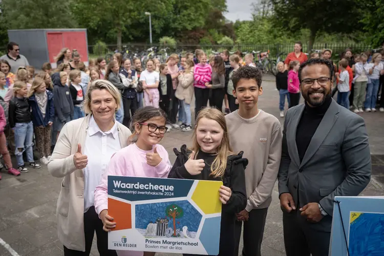 Nieuwe kindertekeningen ‘Stop Zwerfafval’ op reclameborden