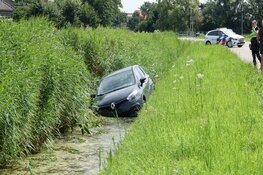 Auto te water langs Doggersvaart