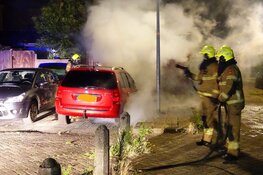 Autobrand aan 2e Emmadwarsstraat in Den Helder