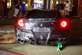 Peperdure Ferrari total loss na ongeval in Den Helder