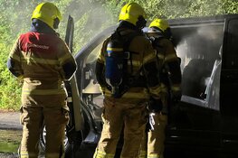 Auto door brand verwoest op Anemonenstraat, politie gaat uit van brandstichting