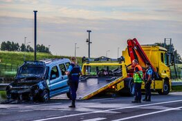 Auto vliegt tijdens rijden in brand in Den Helder