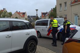 Explosie bij auto op oprit in Den Helder
