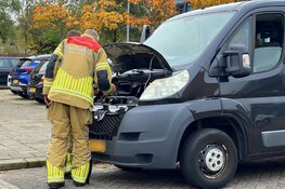Bestelbus bijna in brand in Den Helder