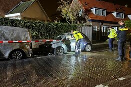Twee voertuigen door brand verwoest aan Narcisstraat