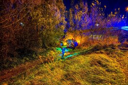 Taxi raakt van de weg in Julianadorp