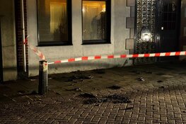 Dakpannen waaien los op Sluisdijkstraat in Den Helder