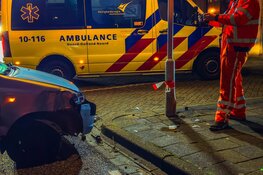 Auto tegen lantaarnpaal gereden in Den Helder