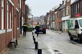 Buurtonderzoek na explosie bij voordeur woning in Den Helder