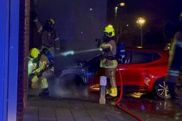 Auto door brand verwoest in Grebbestraat