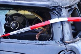 Auto door brand verwoest op Marina-Park