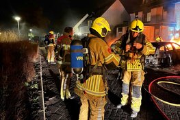 Twee voertuigen in brand aan de Pluto in Den Helder