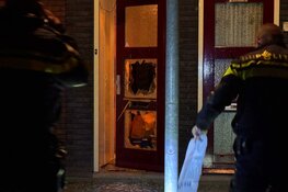 Explosie bij voordeur van woning in Den Helder